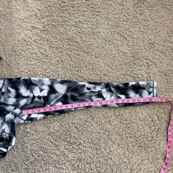 Lululemon Train Times 7/8 Pant 24" - Picture 15 of 15